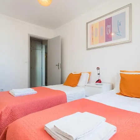 Parque Nacoes, Near Airport, Metro Station Daire