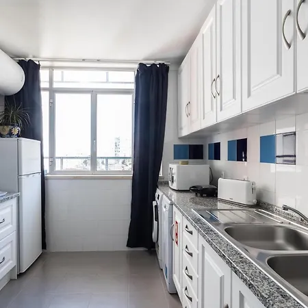 Apartment Parque Nacoes, Near Airport, Metro Station Lissabon