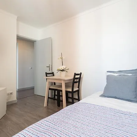 Parque Nacoes, Near Airport, Metro Station Apartament *