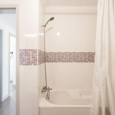 Parque Nacoes, Near Airport, Metro Station Apartament