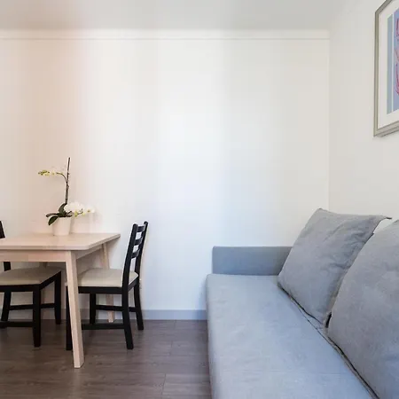 Parque Nacoes, Near Airport, Metro Station Lisbona