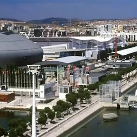Parque Nacoes, Near Airport, Metro Station Apartment