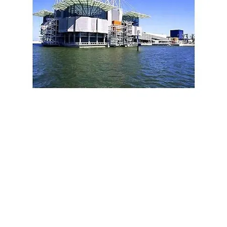 Apartment Parque Nacoes, Near Airport, Metro Station Lisbon