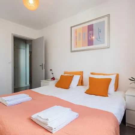Apartman Parque Nacoes, Near Airport, Metro Station Lisboa