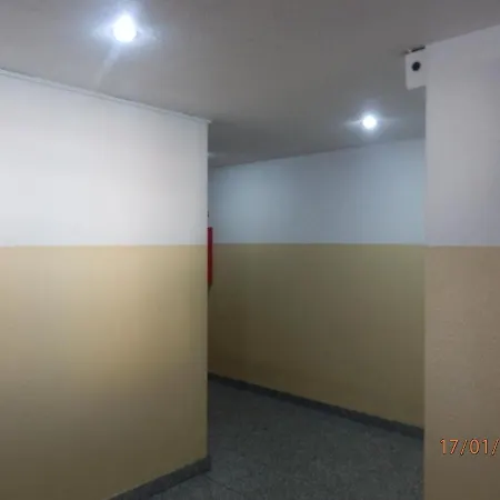 Parque Nacoes, Near Airport, Metro Station Apartman *