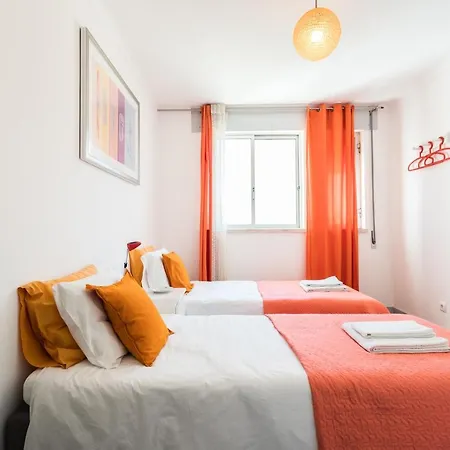 Parque Nacoes, Near Airport, Metro Station 아파트